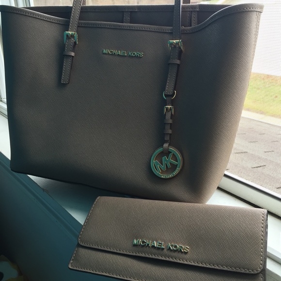 Michael Kors Small Dark Dune Jet Set 💯 Authentic - Picture 7 of 8